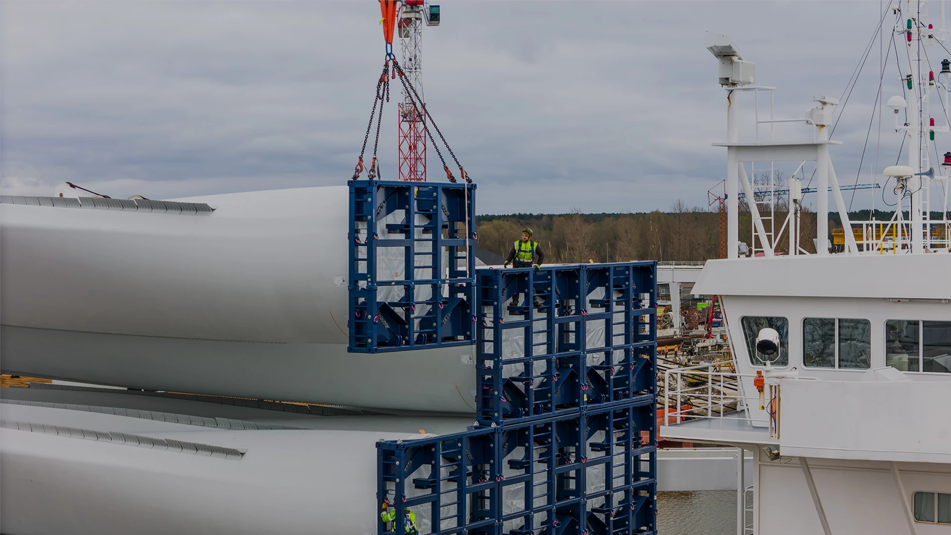 <span>Transport i przeładunek</span> elementów turbin wiatrowych